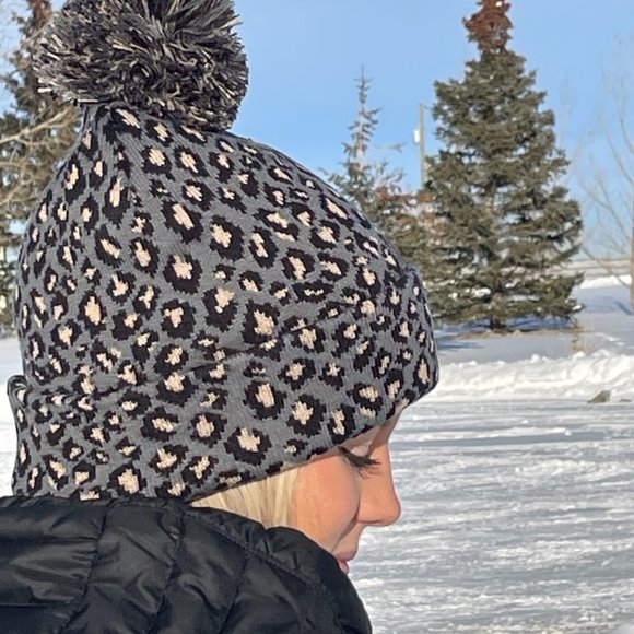 Leopard Beanie - Picture 2 of 3